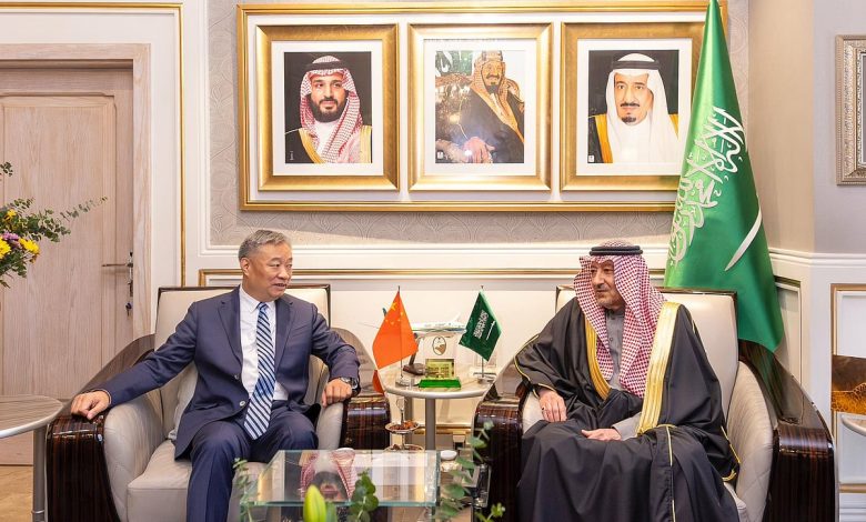 نائب وزير الخارجية يبحث تعزيز العلاقات مع نظيره الصيني