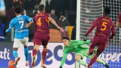 نابولي يسقط روما في عقر داره ويزاحم ميلان على صدارة "الكالتشيو"