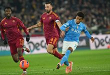 نابولي ينتزع انتصارًا ثمينًا أمام روما ويلتحق بميلان في صدارة الدوري الإيطالي