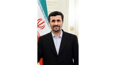 نجاد يهدي الأمم المتحدة كتابا عن احتلال الحلفاء لإيران