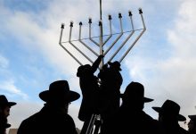 وزراء إسرائيليون يطالبون بإقامة مراسم رفع العلم في غزة