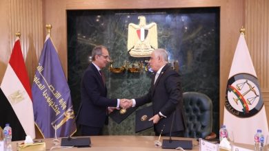 وزير الاتصالات والنائب العام يوقعان بروتوكول تعاون لتنفيذ 10 مشروعات للتحول الرقمي بالنيابة العامة