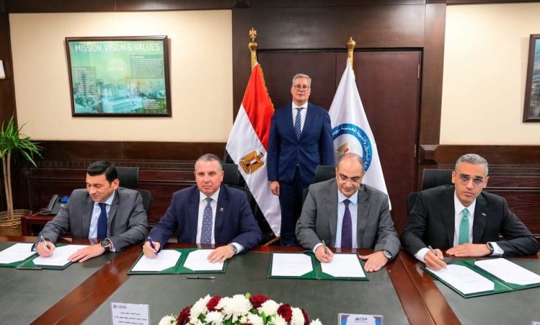 وزير البترول يشهد توقيع تمويل 140 مليون دولار لمجمع السيليكون بالعلمين