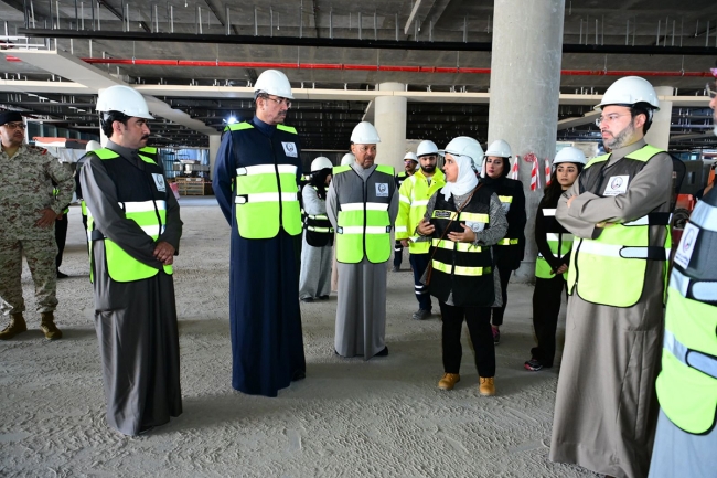 وزير الدفاع ومحافظ الفروانية تفقدا مشروع مبنى الركاب الجديد في مطار الكويت الدولي