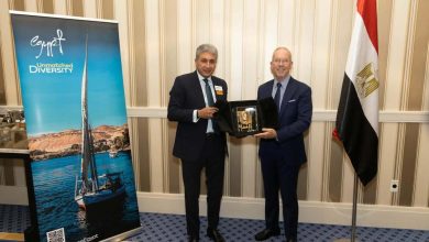 وزير السياحة يبحث مع رئيس اتحاد منظمي الرحلات الأمريكي زيادة التدفقات السياحية لمصر