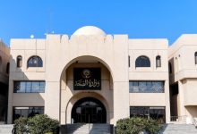 وزير الصحة يغلق ويلغي تراخيص 15 صيدلية أهلية