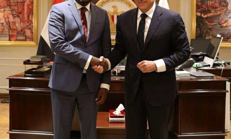 وزير الصحة يناقش مع مدير المركز الأفريقي للأمراض تطوير آليات الاستجابة السريعة للتحديات الصحية الطارئة