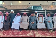 ذوو الفقيدة في مجلس العزاء أمس.