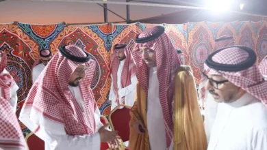 الأمير سعود بن جلوي مواسيا طارق ومحمود فقيه. (تصوير :مديني عسيري)