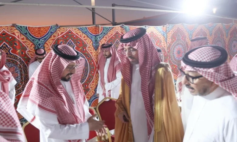 الأمير سعود بن جلوي مواسيا طارق ومحمود فقيه. (تصوير :مديني عسيري)