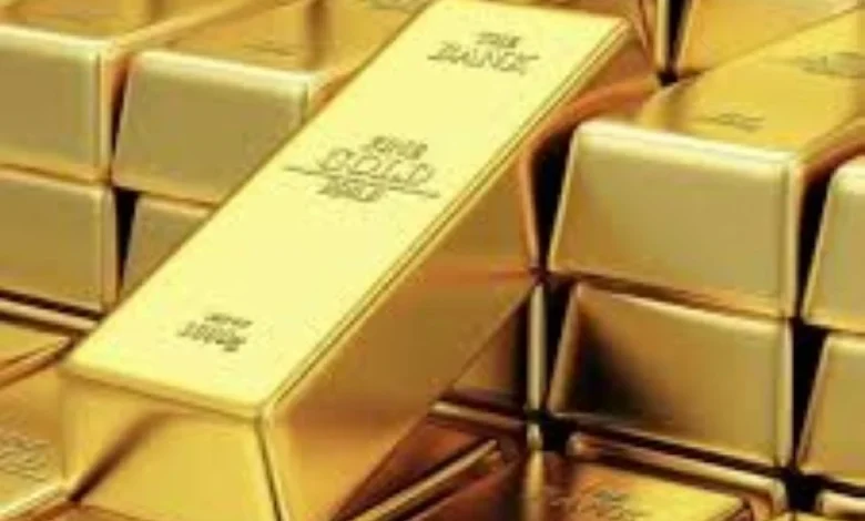 توقع محللون أن تبقى العديد من العوامل التي ساهمت في الارتفاع الكبير للذهب قائمة هذا العام.