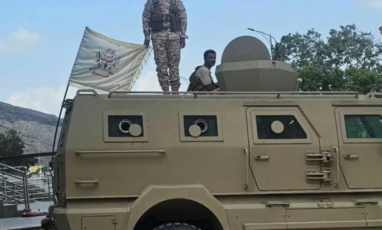 قوات العمالقة تنتشر في جبل حديد في عدن.