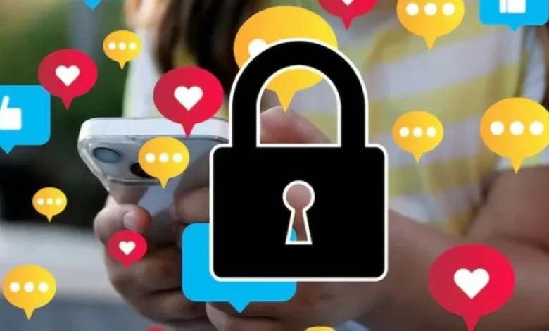 قانون أسترالي يمنع القاصرين دون 16 عاماً من امتلاك حسابات شخصية على 10 منصات رئيسية للتواصل الاجتماعي.