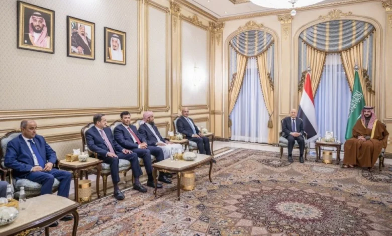 وزير الدفاع ورئيس مجلس القيادة واعضاء المجلس