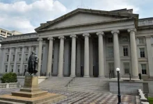 تعد المملكة إحدى أكبر الدول المالكة لسندات الدَّيْن الأمريكي.