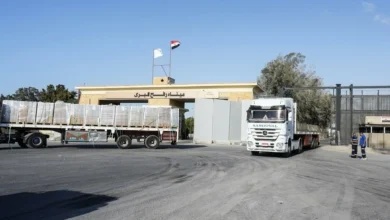 شاحنات مساعدات بانتظار إعادة افتتاح معبر رفح