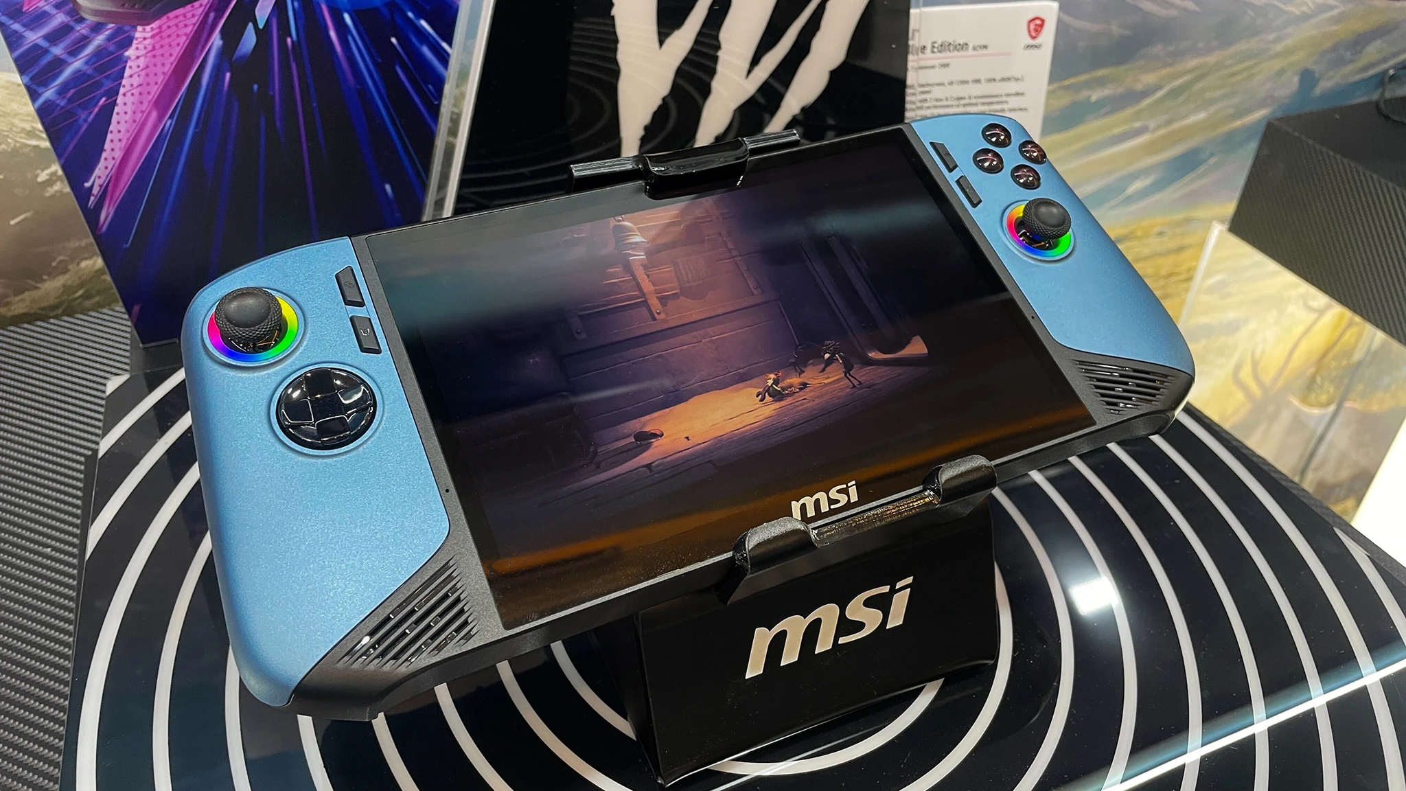 جهاز الألعاب MSI Claw 8 AI+ Glacier Blue Edition - المصدر: windowscentral