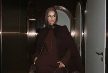 9 إطلالات مونوكرومية باللون البني للمحجبات.. استوحيها من مدونات الموضة