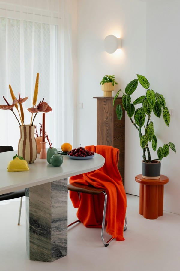 غرفة طعام معاصرة مميزة بديكوراتها