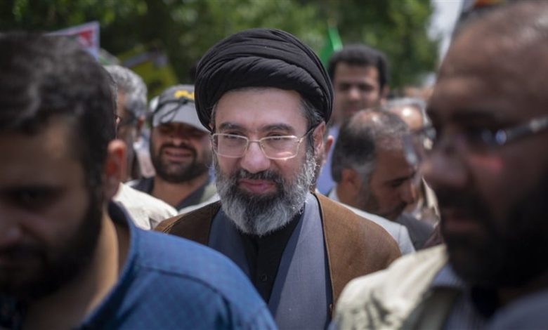 "ملياردير الظل".. تقرير يكشف شبكة ثروة هائلة لنجل خامنئي