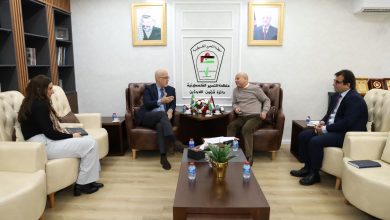 أبو هولي يطالب بعقد اجتماع طارئ للجنة الاستشارية للوقوف على تداعيات الازمة المالية للأونروا