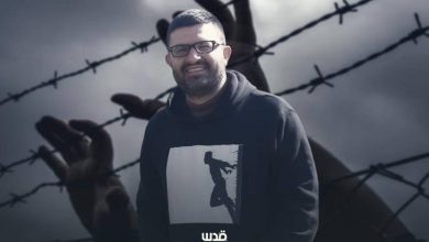 أجهزة السلطة تواصل اعتقال الكاتب والمحرر ثامر سباعنة وتنقله إلى سجن أريحا