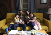 أحمد داود ينشر صورة من كواليس تصوير مشاهده في مسلسل بابا وماما جيران