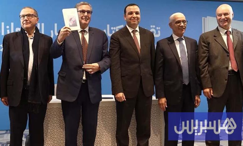 أخنوش يقدم كتاب "مسار الإنجازات"