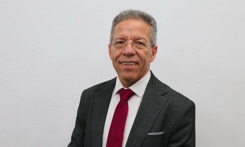 الدكتور أسامة عبد الحى نقيب الأطباء