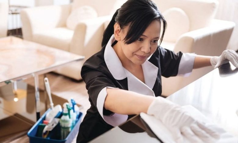 إذا كانت العاملة تحت التجربة.. هل يمكن تحويل الراتب عبر المحافظ الرقمية دون إقامة؟