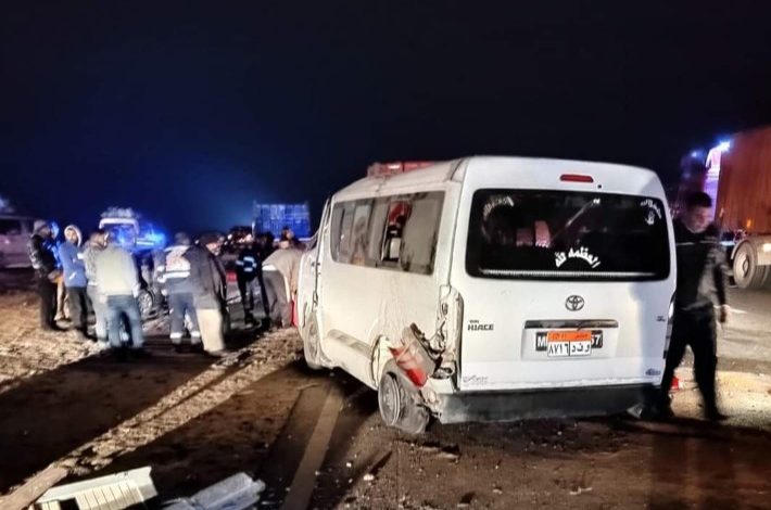 إصابة 10 أشخاص إثر انقلاب ميكروباص على طريق أسيوط الجديدة