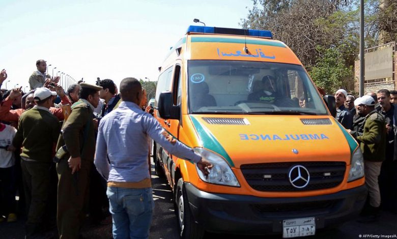 إصابة 8 أشخاص إثر انقلاب سيارة على الطريق الزراعي بالبحيرة