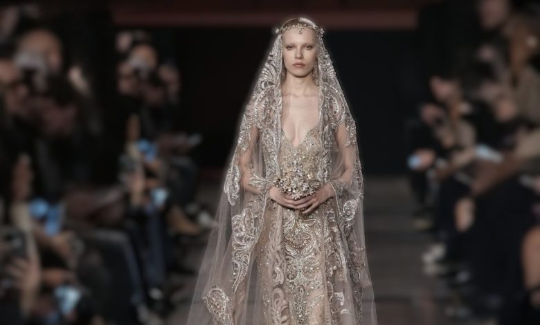 إيلي صعب ينثر الذهب في تصاميمه الراقية خلال أسبوع الموضة في باريس 2026