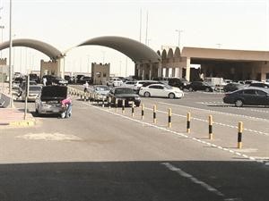 ازدحام في النويصيب والداخلون نحو 60 ألفا