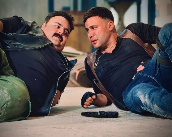 الأعلى أجرا في مواجهة الأعلى وزنا.. شيكو يمازح محمد إمام بعد تعاونهما في «صقر وكناريا»