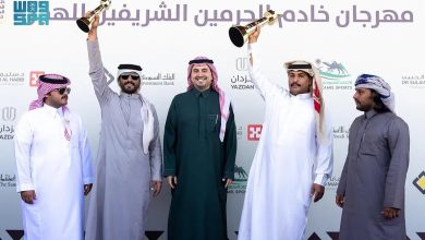 الأمير فهد بن جلوي يتوج الفائزين في فئة «الثنايا» بمهرجان خادم الحرمين الشريفين للهجن 2026