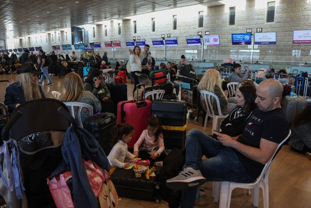 الاعلام العبري: روسيا نفذت 3 رحلات إجلاء مسؤولين وعائلاتهم من إسرائيل بصورة عاجلة…