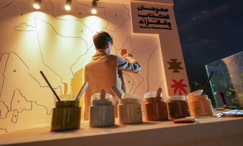 الجداريات التفاعلية تستقطب زوّار مهرجان الكتّاب والقرّاء في الطائف