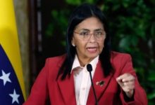 الجيش الفنزويلي يعترف بديلسي رودريغيز رئيسة بالوكالة ويدعو الفنزويليين الى استئناف حياتهم الطبيعية..