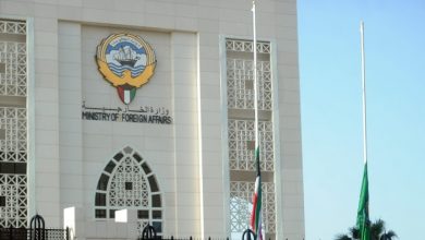 «الخارجية» تهيب بالمواطنين المتواجدين في إيران أخذ الحيطة والحذر وتجنب أماكن التجمعات