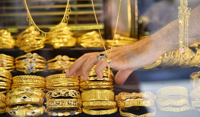 الذهب يواصل الانخفاض بالأسواق المحلية.. وعيار 21 دون الـ7 آلاف جنيه