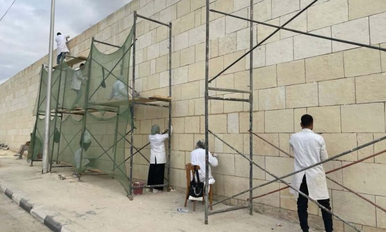 السياحة والآثار تحسم الجدل حول ترميم سور مجرى العيون: الجزء الجاري تنظيفه حديث وليس أثريا أصليا