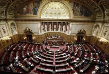 «الشيوخ الفرنسي» يتبنى قانوناً لإعادة قطع فنية وتراثية تعود للحقبة الاستعمارية إلى بلدانها