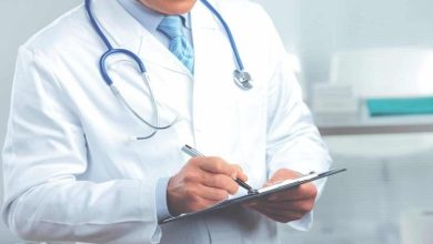 العوضي يعتمد وثيقة المبادئ والسلوك الأخلاقي للعاملين في المجال الصحي