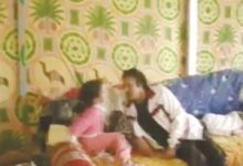 القذافي لحفيدته في فيديو يعود لـ 2005 متحبنيش؟ فردت عليه لا!