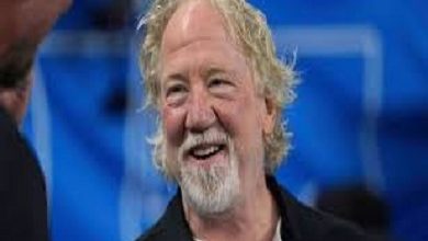 المخرج تيموثي باسفيلد يسلّم نفسه لسلطات نيو مكسيكو بتهمة الاعتداء الجنسي على طفل