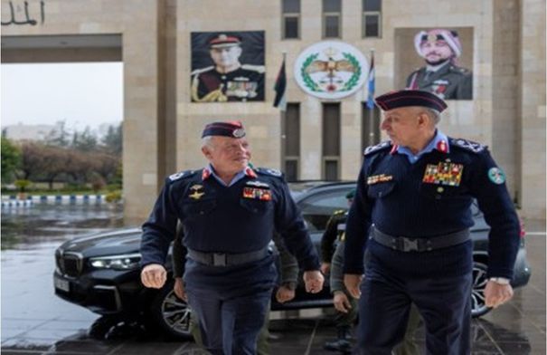 الملك يزور مديرية الأمن العام ويطلع على تجهيزاتها للتعامل مع الظروف الجوية