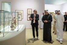 بالصور.. خالد بن محمد بن زايد يزور المعارض الفنية الموسمية في متحف اللوفر أبوظبي