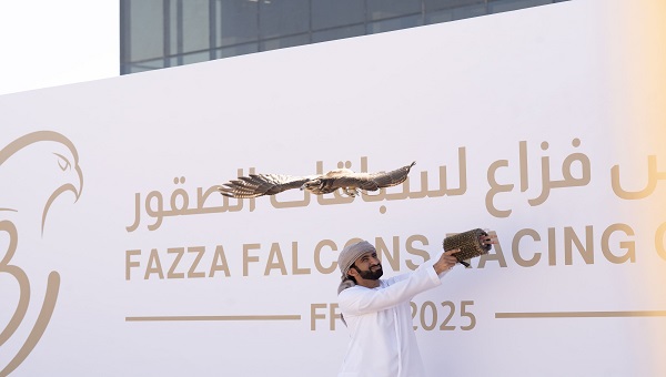 بتوجيهات أحمد بن محمد.. انطلاق النسخة الـ2 من كأس فزاع لسباقات الصقور الاثنين المقبل