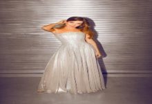 بريق اللون الفضي يسطع على إطلالات النجمات في بداية عام 2026